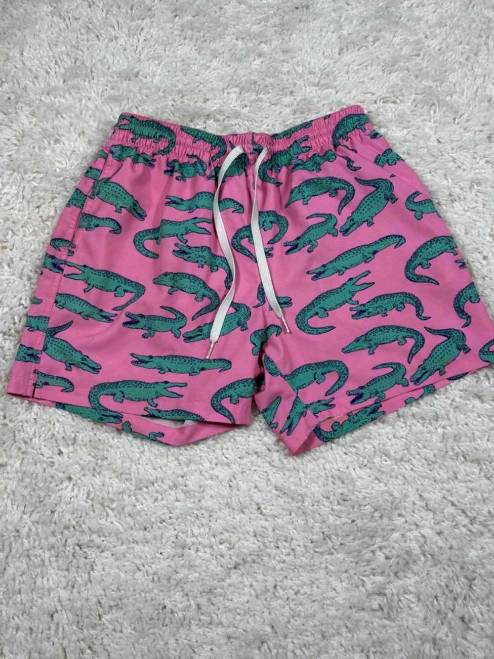 Chubbies Men’s Medium Pink Alligator Swim Trunks 5.5” Inseam